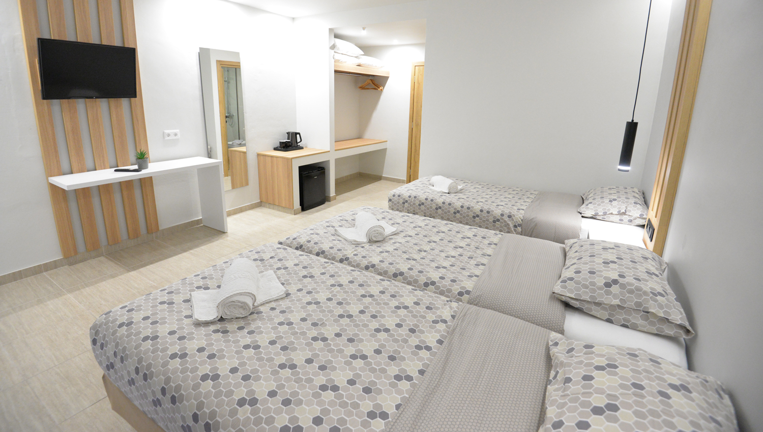tripleroom001